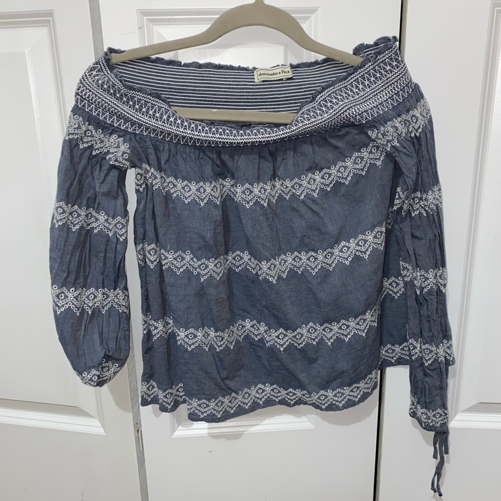 Arbercombie off the shoulder long sleeve